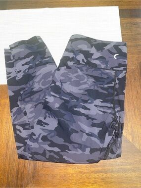 Zyia Active Camo Leggings Womens 8-10 Black Gray Athletic Workout Pants Pocket